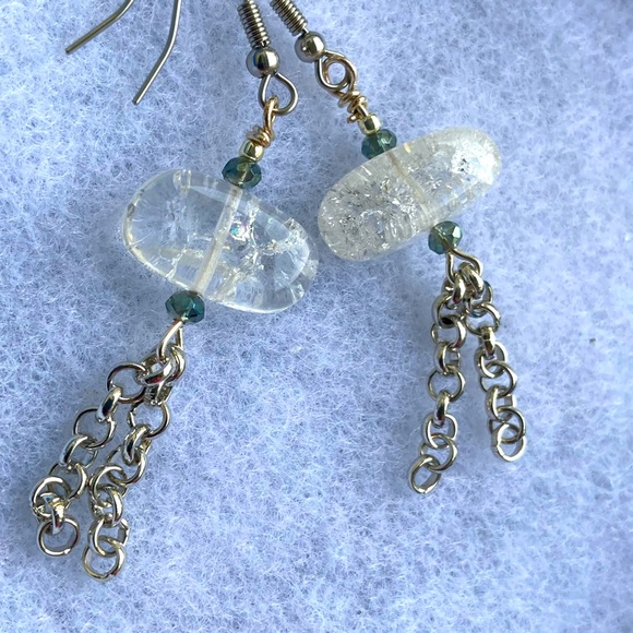 Clear Crackle Bead Earrings with Tassle - Picture 4 of 5